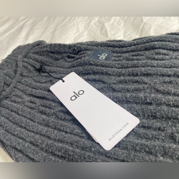 Alo Yoga Cable Knit Winter Bliss Pant Dark Heather Grey Sz L NWT - Picture 7 of 8